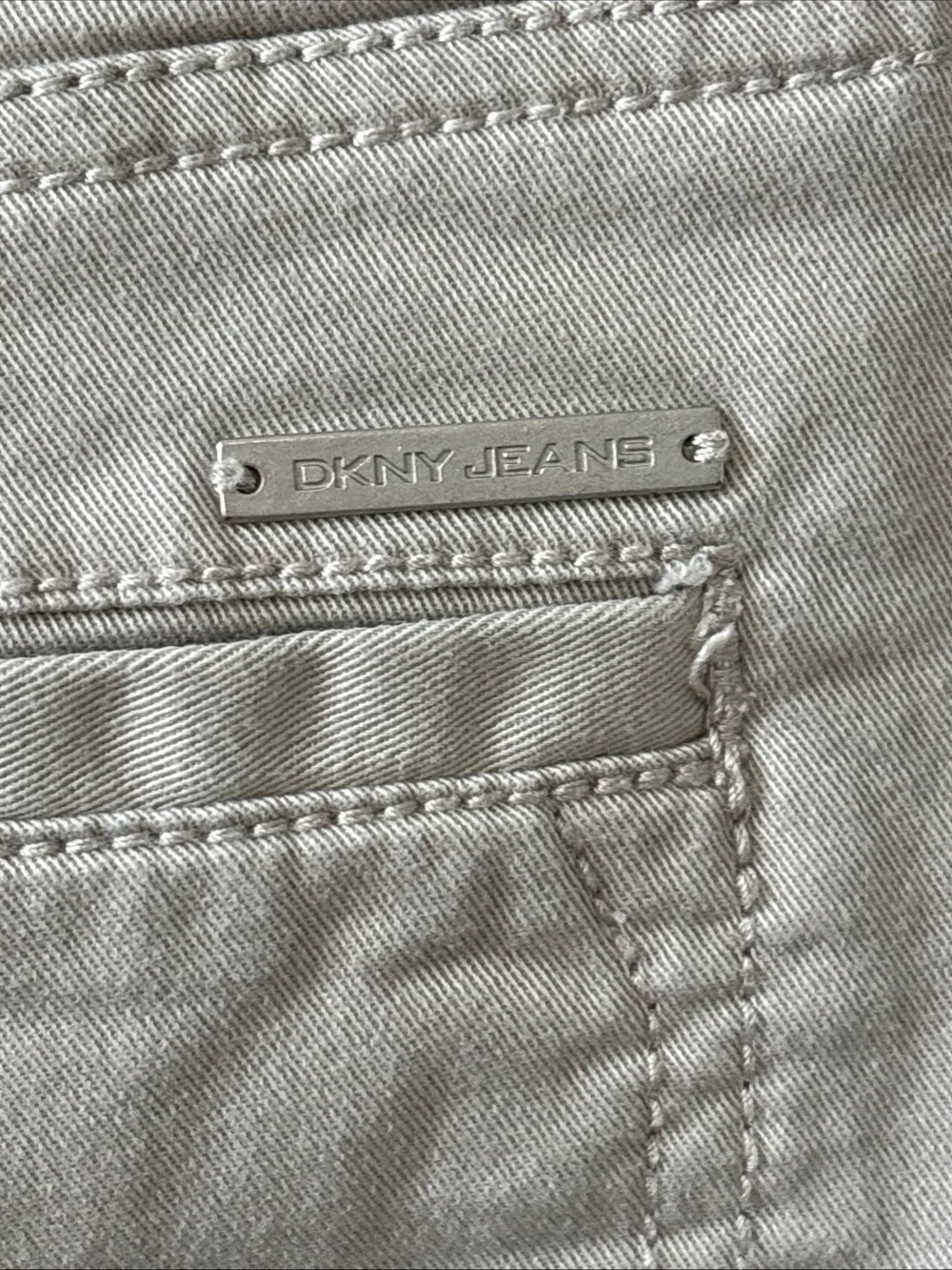 DKNY Womens Chino Bermuda Shorts Khaki Size 12 Mid Rise 11” Inseam Casual